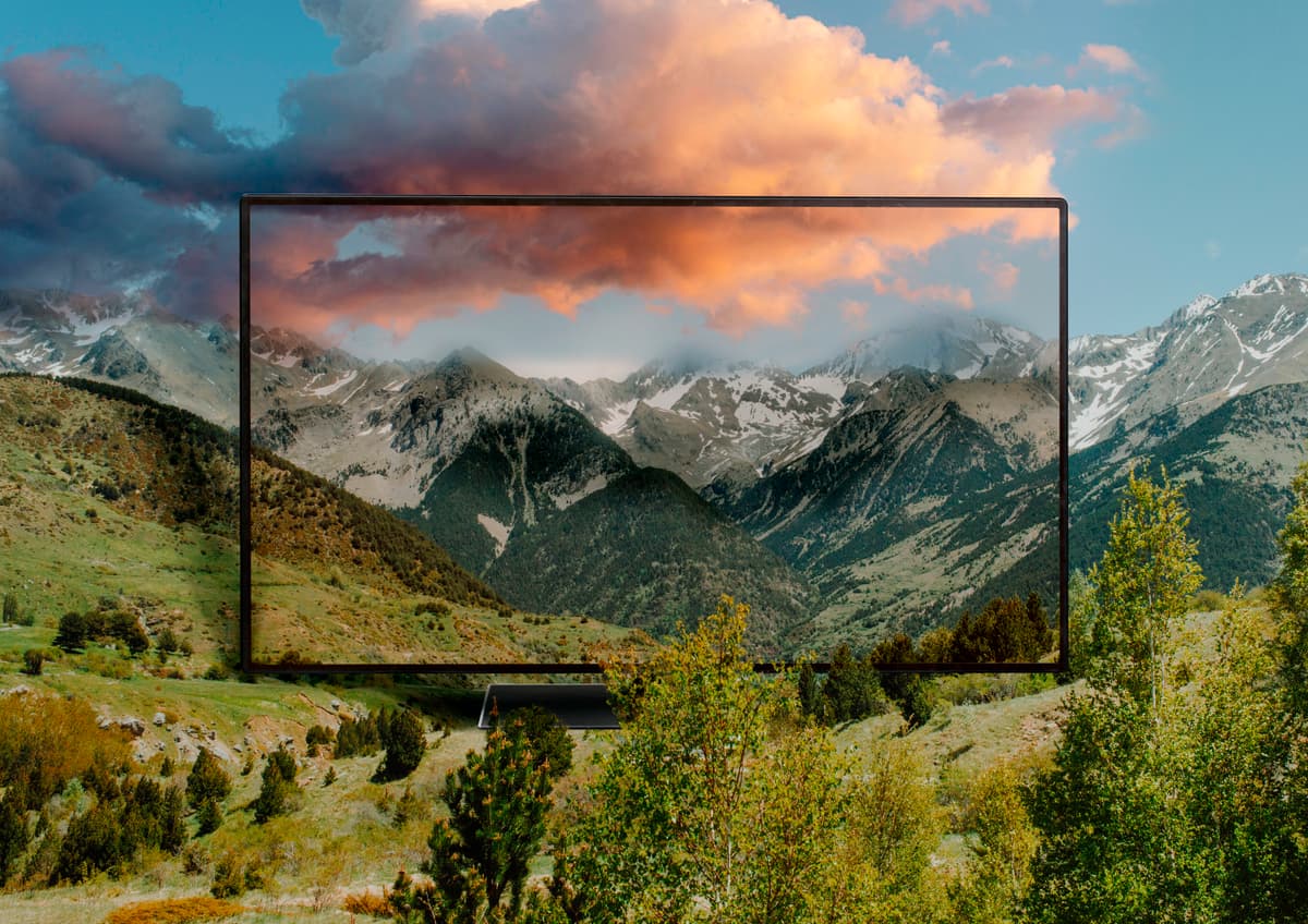 8k tv: TV med fargebilde