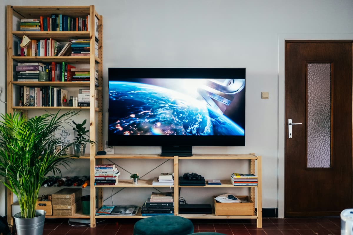 studentrabatt TV: TV på hylla