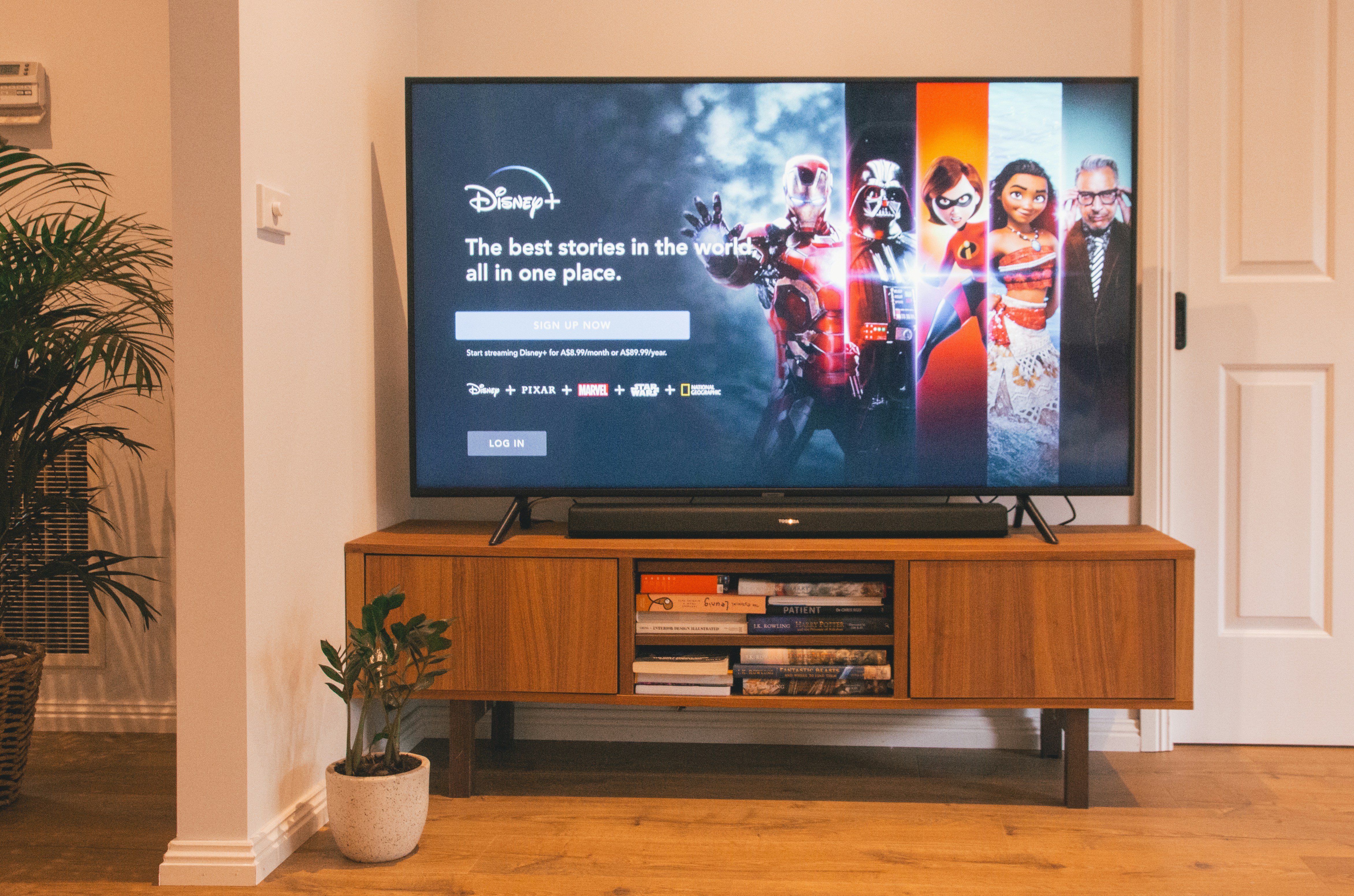 studentrabatt TV: TV på TV-kommoden