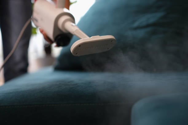 dampvasker sofa: damprengjøring av sofaen