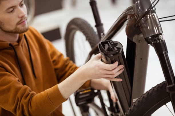 elsykkel reparasjon: sjekke batteriet i en elsykkel