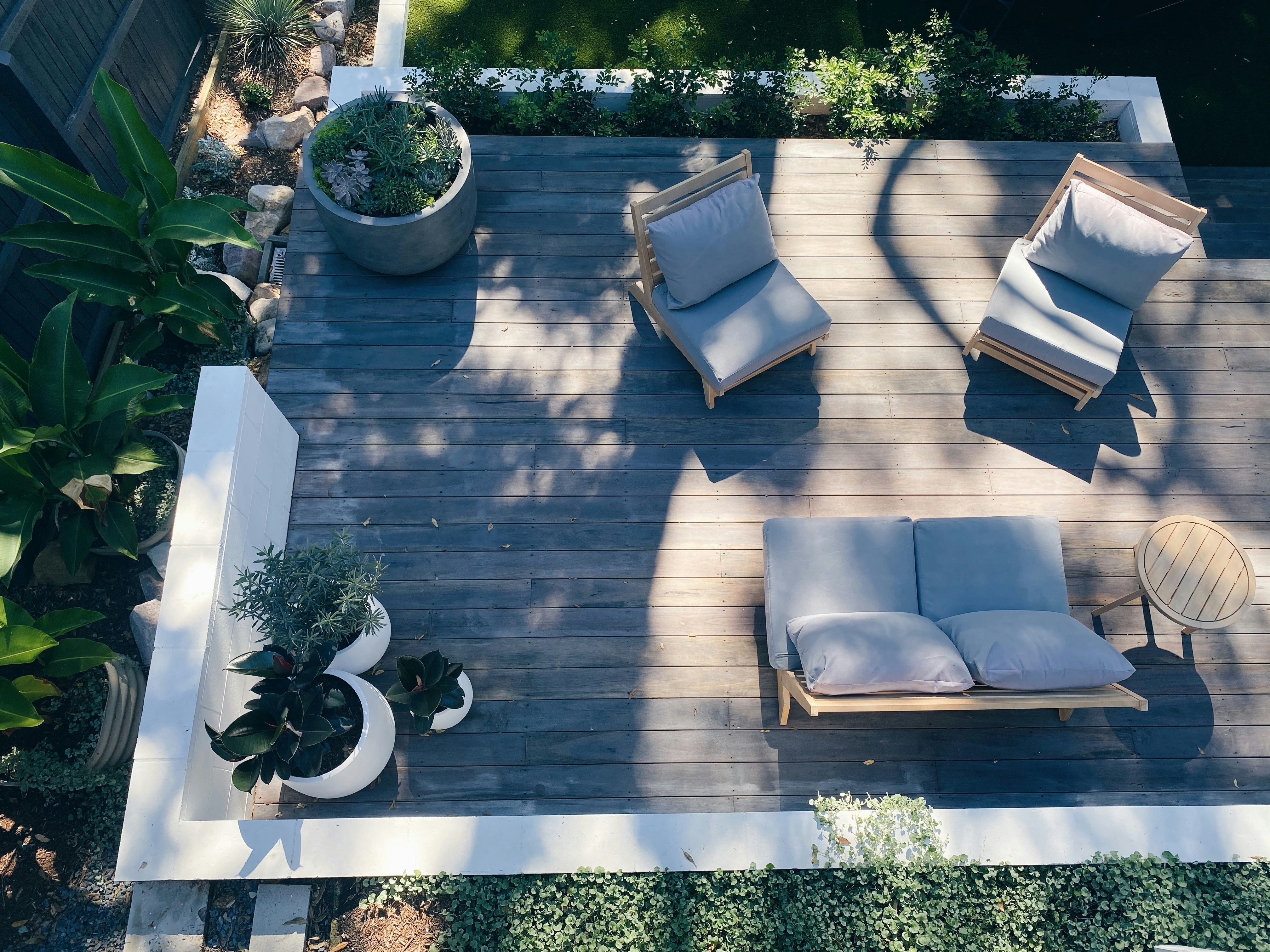 hvordan velge terrassebord: terrasse dekket med plater