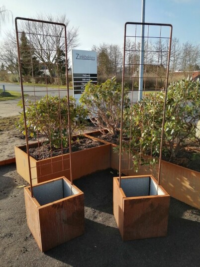 Kastanjehagen Plantekasse Espalier Cortenstål med føtter/hjul   40 x 40 x 40