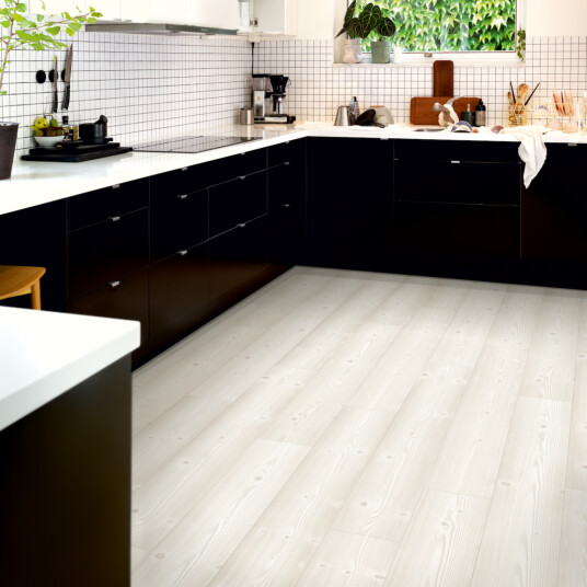 PERGO LAMINATGULV VISBY PRO BRUSHED WHITE PINE