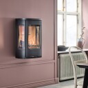 Contura 856W Style svart vegghengt vedovn med sideglass og støpejernsdør