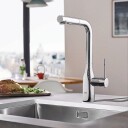 Grohe Essence blandebatteri med L-kran og uttrekkbar hånddusj (chrome)